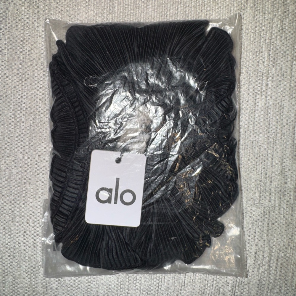 NWT ALO Yoga Black Micro Plisse Scrunchie - Picture 3 of 4